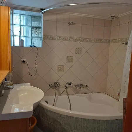 Apartment Laki 3 *